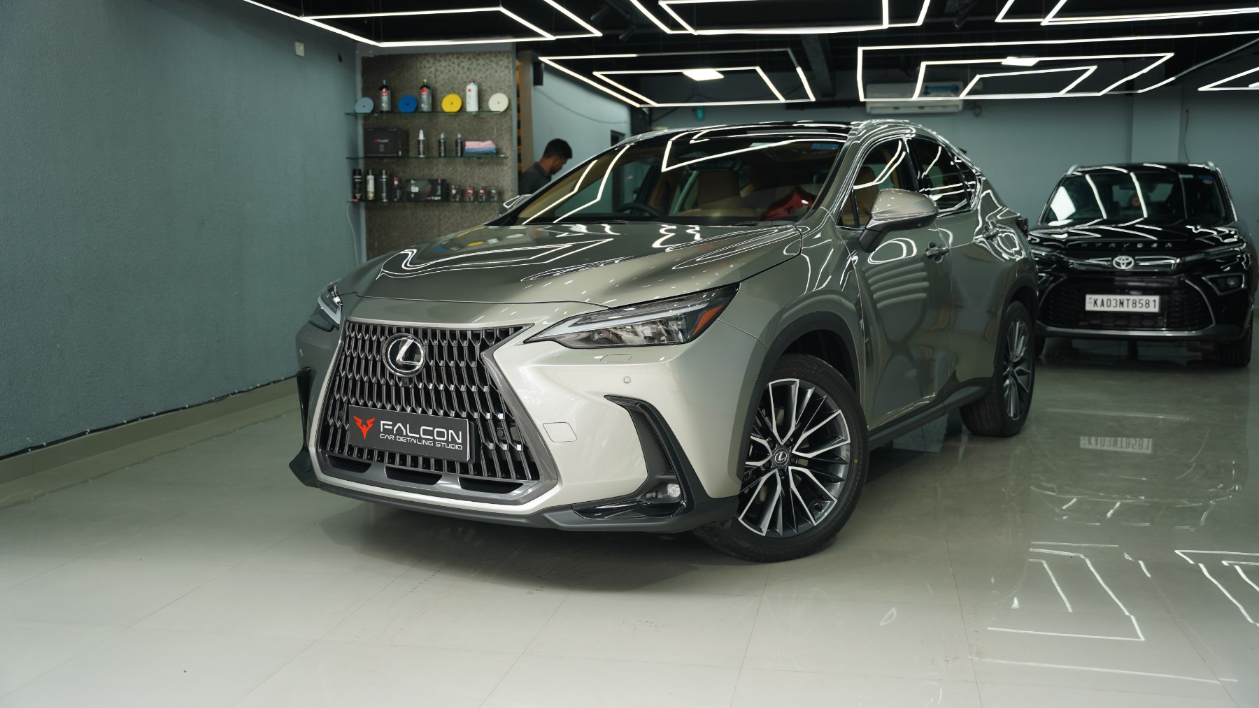 Falcon Car Detailing Studio luxes